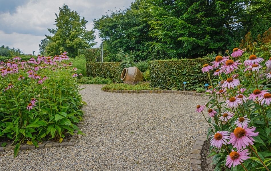 Jolie bordure de jardin en pierre