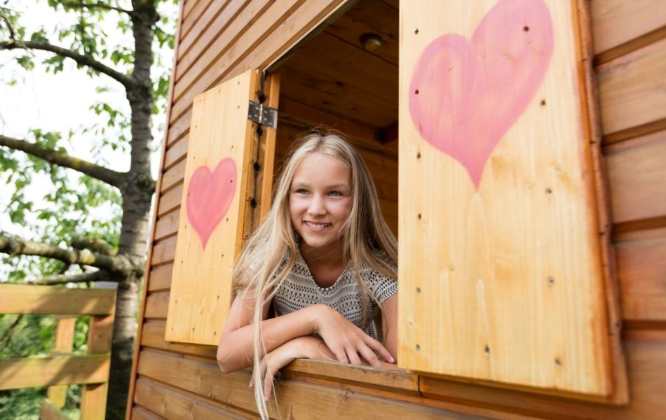 activité autour du jardin avec les enfants : création d’une cabane