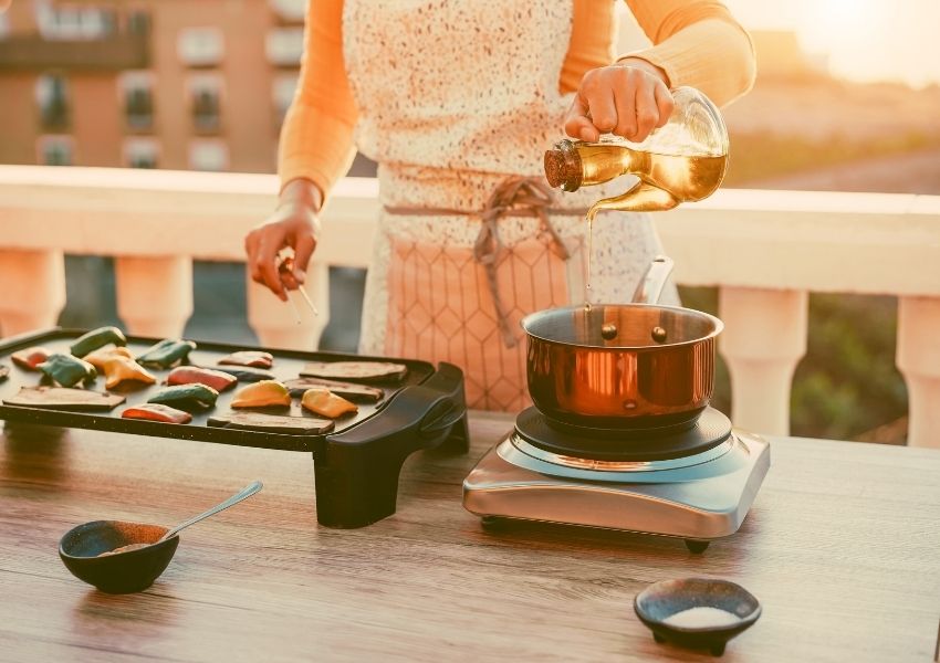 aménagement d’une cuisine d’été au jardin accueillant