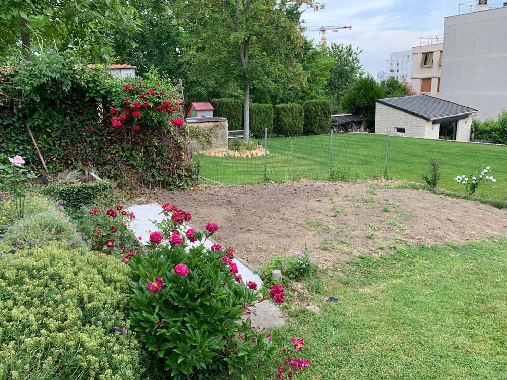 Réalisation avant après jardin anglais à Vitry-sur-Seine avant plantation