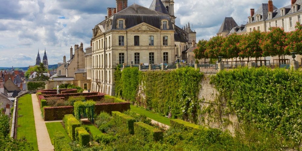 Magnifique jardin paysager de l’Evêché à Blois Centre Val de Loire